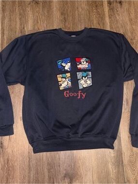 Vintage 90s Disney Goofy navy crewneck embroidered sweatshirt